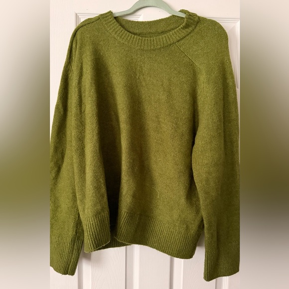 Abercrombie & Fitch Sweaters - Abercrombie & Fitch Olive Green Sweater
